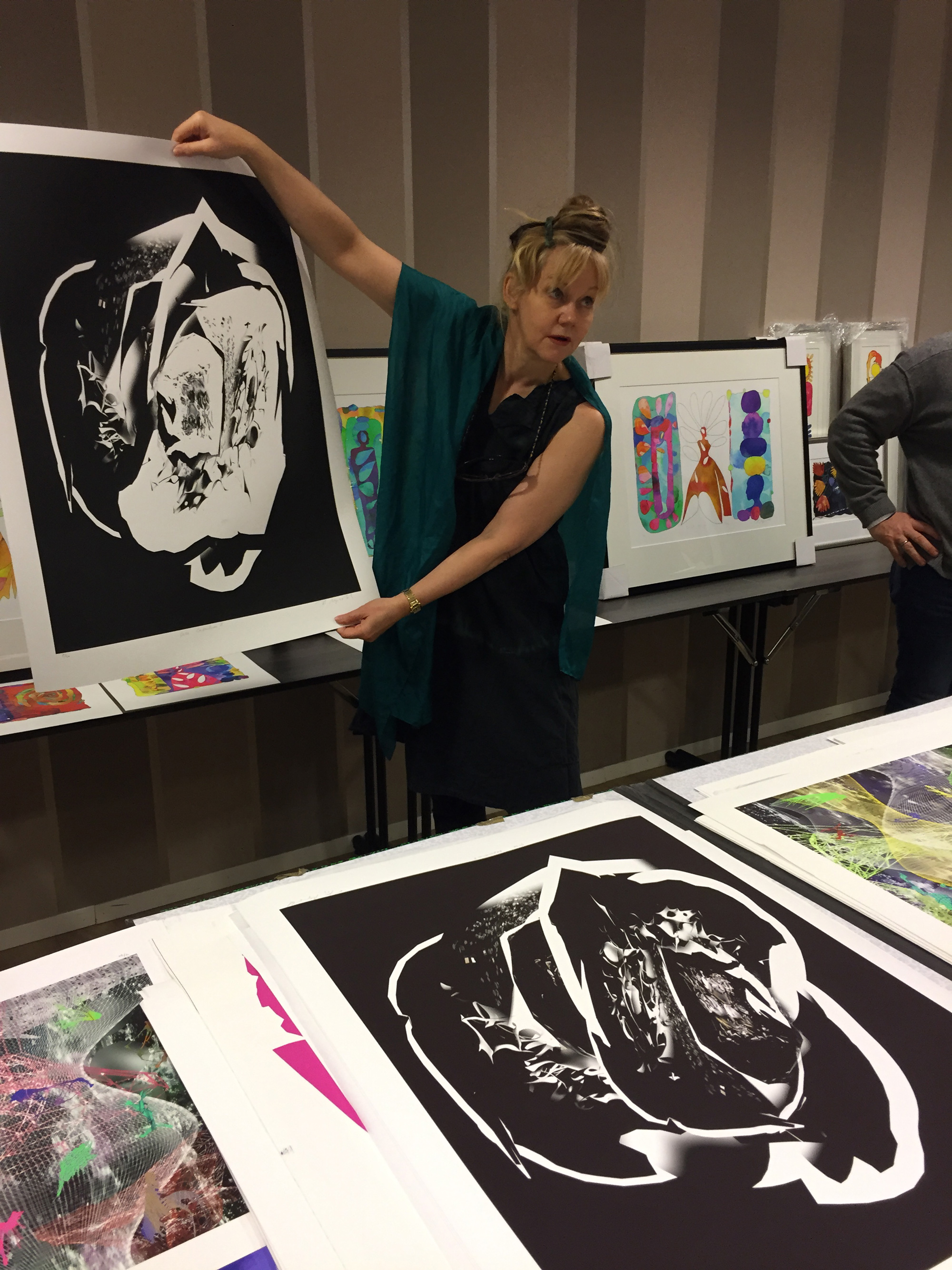 Multikunstner Pia Myrvold viste et utvalg av sine grafiske trykk etter foredragene.